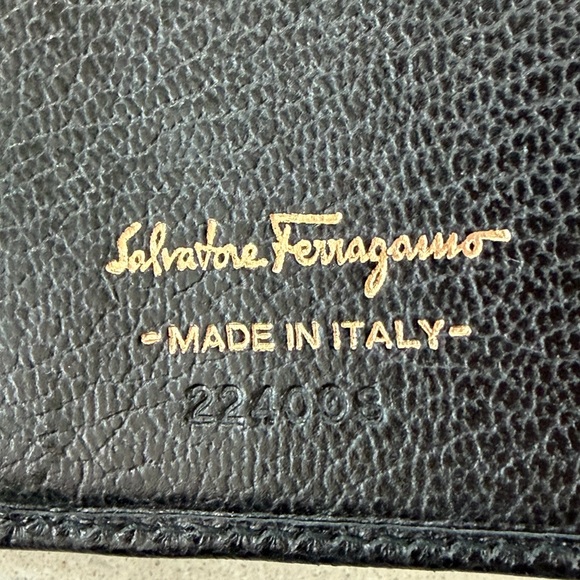 EUC Salvatore Ferragamo Elegant Black Leather wallet - Picture 8 of 10